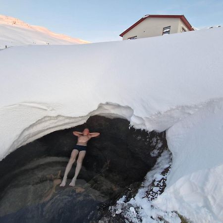 Hotel Laugarholl With Natural Hot Spring Holmavik Buitenkant foto