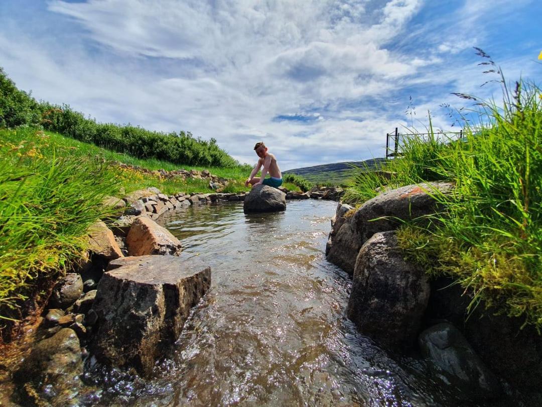 Hotel Laugarholl With Natural Hot Spring Holmavik Buitenkant foto