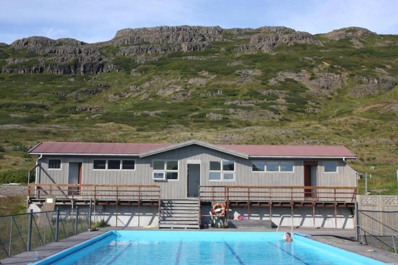 Hotel Laugarholl With Natural Hot Spring Holmavik Buitenkant foto