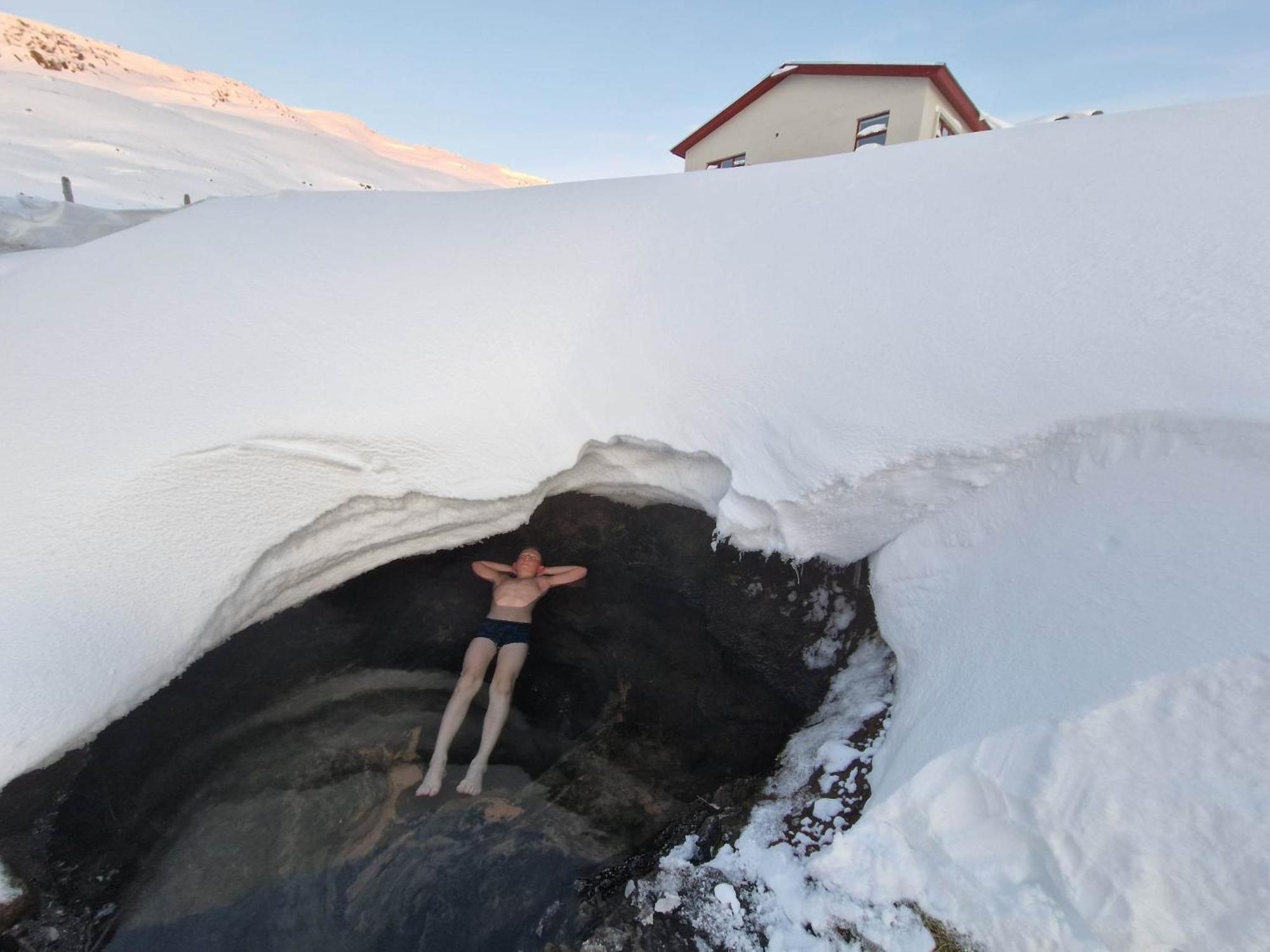Hotel Laugarholl With Natural Hot Spring Holmavik Buitenkant foto