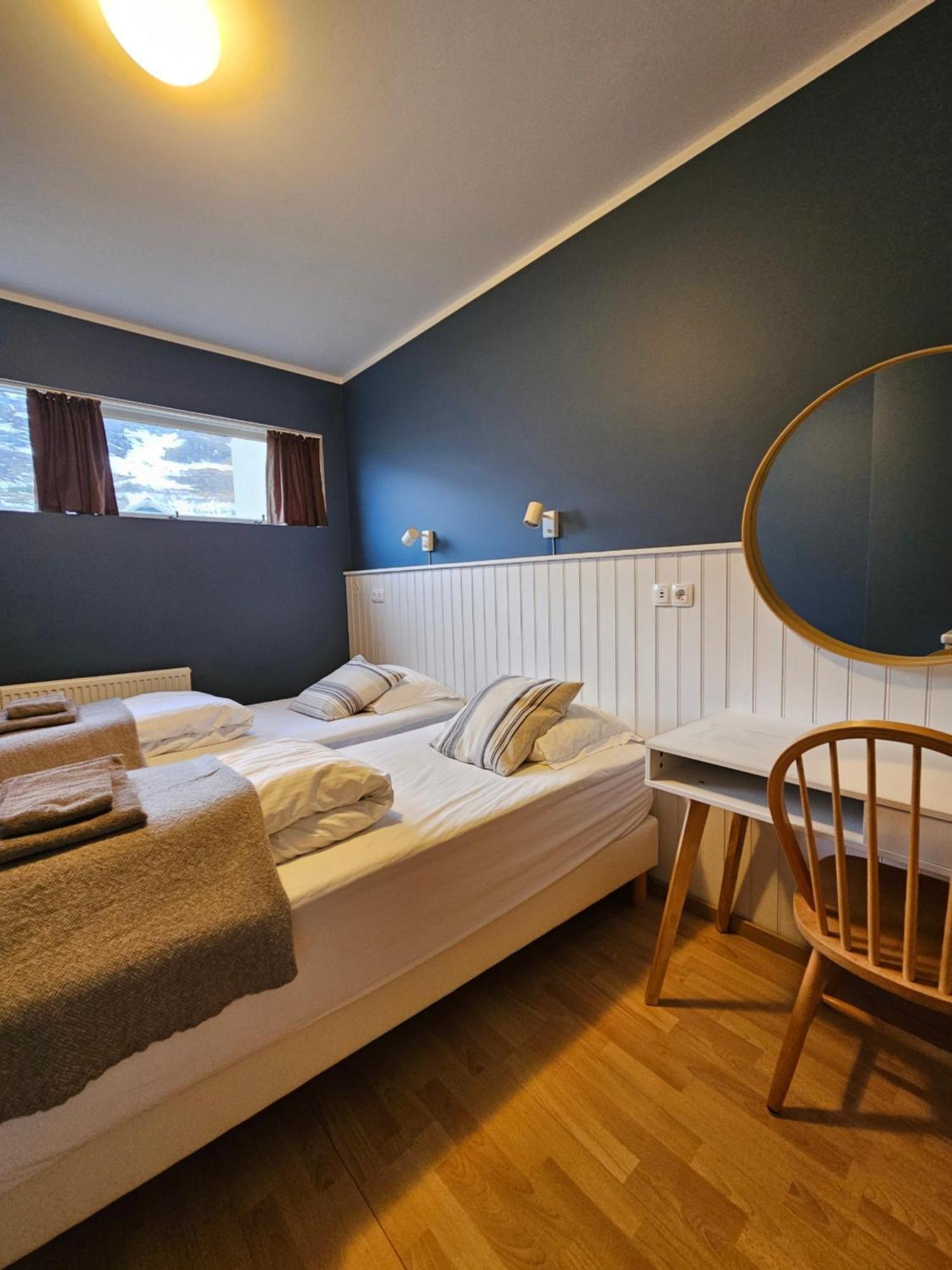 Hotel Laugarholl With Natural Hot Spring Holmavik Buitenkant foto