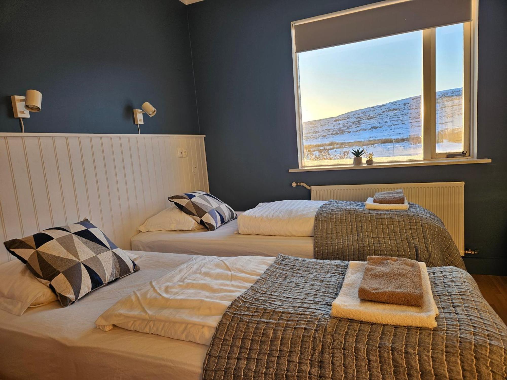 Hotel Laugarholl With Natural Hot Spring Holmavik Buitenkant foto