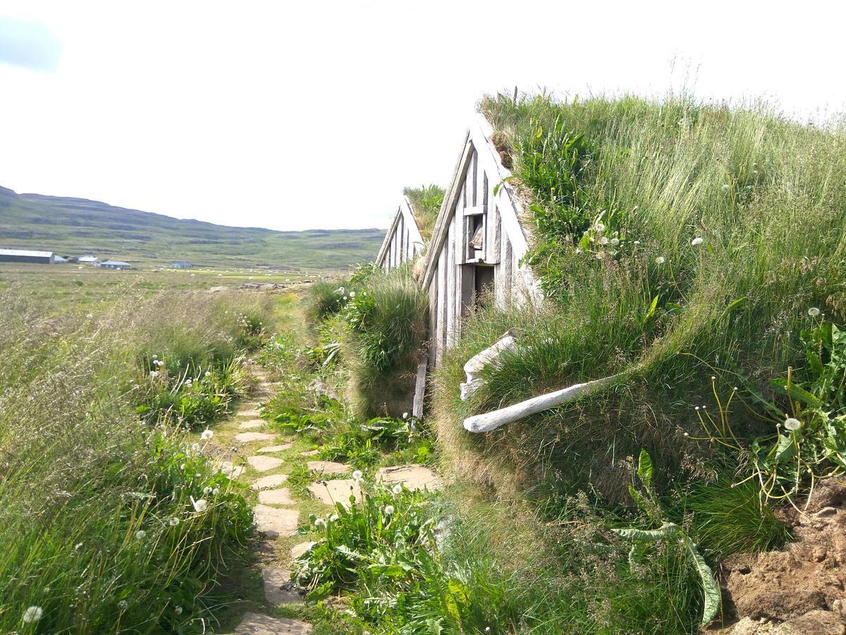 Hotel Laugarholl With Natural Hot Spring Holmavik Buitenkant foto