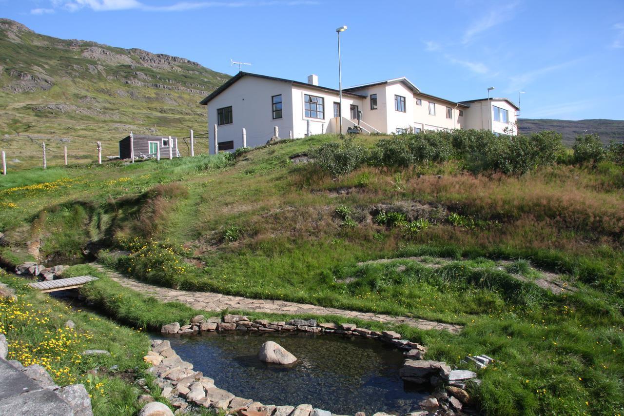 Hotel Laugarholl With Natural Hot Spring Holmavik Buitenkant foto
