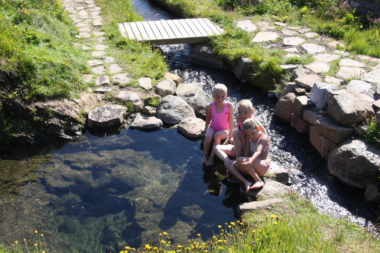 Hotel Laugarholl With Natural Hot Spring Holmavik Buitenkant foto